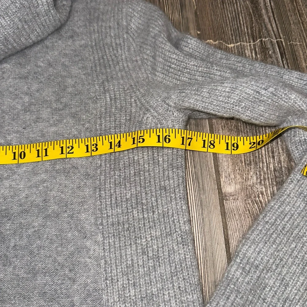 Athleta Cashmere Aurora Hooded Gray Long Sweater Tunic Kangaroo Pocket Medium - Picture 6 of 8